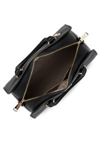 Sac à main en cuir noir avec une ouverture zippée, quincaillerie dorée et intérieur doublé. Il possède deux poignées supérieures et une forme structurée.