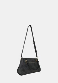 Sac à main noir avec du matériel doré élégant et une bandoulière amovible, présenté sur un fond blanc uni.