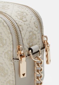 Guess IZZY CAMERA BAG - Borsa a tracolla - dove