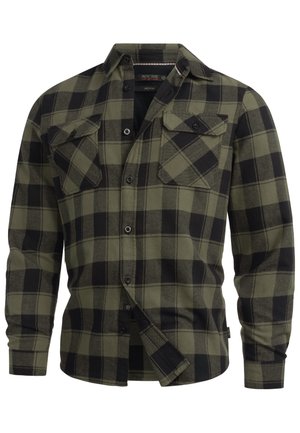Zelená a čierna kockovaná flanelová košeľa s zapínaním na gombíky vpredu, dvoma náprsnými vreckami a dlhými rukávmi. Mäkká textúra, rovný strih a klasický golier.