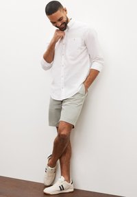 Next LINEN BLEND ROLL SLEEVE SHIRT - Skjorter - white