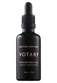 Svart glasflaska med pipett, med guldtext som lyder "VOTARY INTENSE NIGHT OIL," som framhäver ingredienser av nypon och retinoid.
