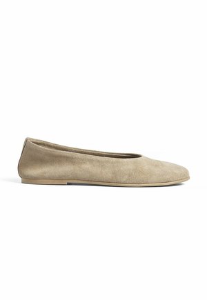 Ballet pumps - tan
