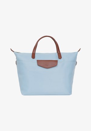 Borsa a tracolla azzurro chiaro realizzata in nylon con due manici in pelle marrone e una patta in pelle anteriore. Chiusura con zip in cima.