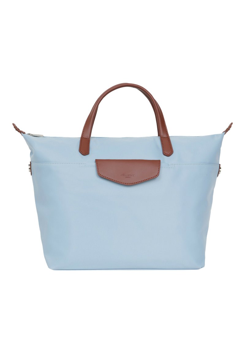 Borsa a tracolla azzurro chiaro realizzata in nylon con due manici in pelle marrone e una patta in pelle anteriore. Chiusura con zip in cima.