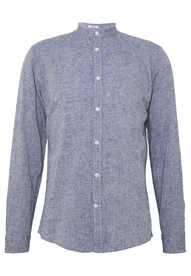 Niebieska koszula z długim rękawem, z kołnierzem typu mandarynka, zapinana na guziki z przodu, wykonana z fakturowanej tkaniny z subtelnym wzorem.