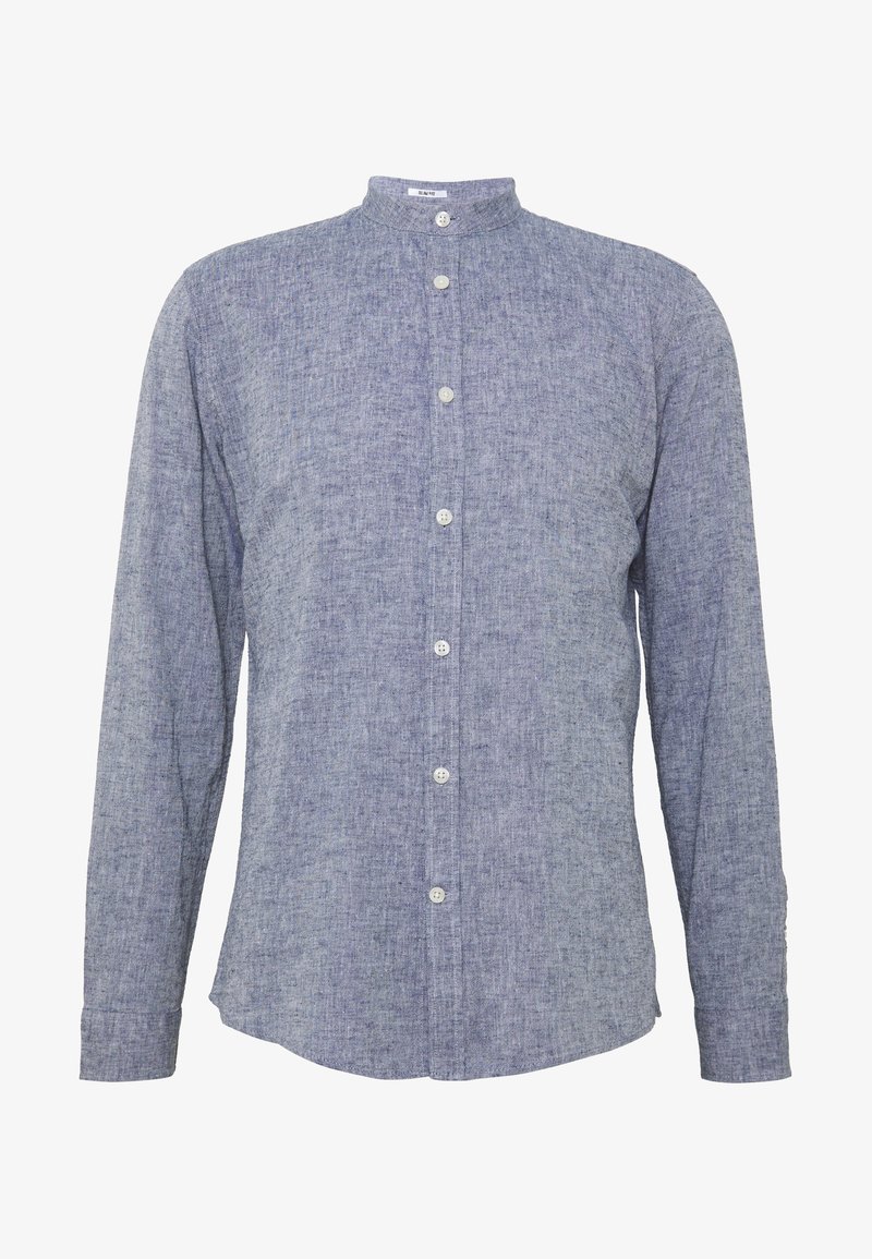 Niebieska koszula z długim rękawem, z kołnierzem typu mandarynka, zapinana na guziki z przodu, wykonana z fakturowanej tkaniny z subtelnym wzorem.