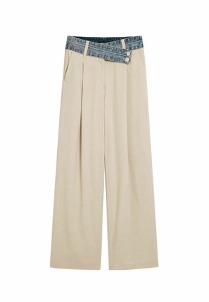 Beige wijde broek met een tailleband met denimaccent, voorzien van een knoopsluiting en voorplooien, gemaakt van een gladde stof.