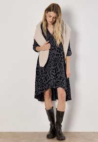 Apricot ANIMAL  - Skjortklänning - grey
