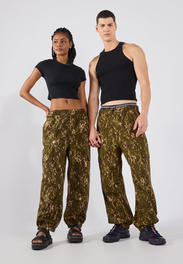 UNISEX - Cargo trousers - khaki4