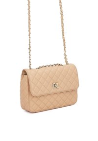 Beez toonitud beež käekott kuldse ketiga rihma ja kinnitusega. Omaduseks on rombikujuline muster ja sile tekstuur. Sobib suuruselt üle õla kandmiseks.