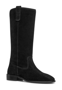 Bota alta de ante negra con puntera redondeada, detalle de costura mínima y un pequeño bucle en la parte superior para facilitar su uso. Tacón plano y suela lisa.