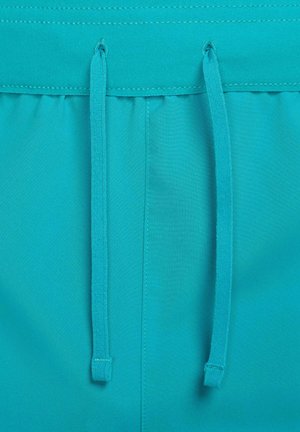 Bañadores turquesa con cintura elástica y cordón ajustable, fabricados en un material suave y ligero.