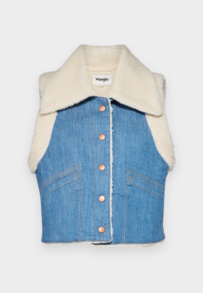 Jeansowa kamizelka z kołnierzem z sztucznego futra, zapięciem na guziki i dwiema przednimi kieszeniami. Jasnoniebieska tkanina z pomarańczowymi przeszyciami i miedzianymi guzikami.