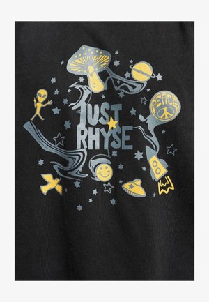 Just Rhyse, - T-shirt z nadrukiem
