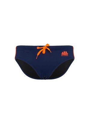 Slip da bagno da uomo blu navy con strisce laterali arancioni vivaci, coulisse frontale arancione e logo Sundek arancione sul lato destro.