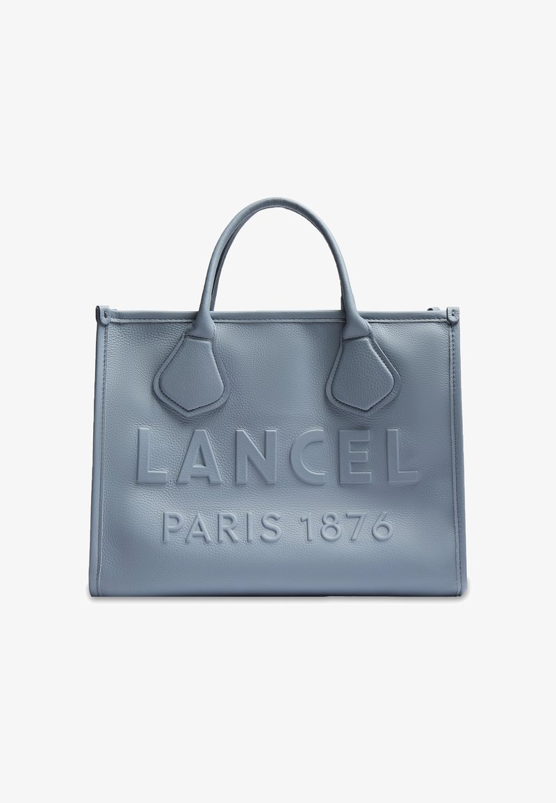 Sac à main en cuir bleu clair avec deux anses, embossé de "LANCEL" et "PARIS 1876" à l'avant.