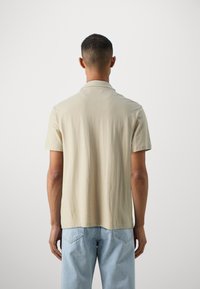 Guess SMALL SCRIPT - Polokošeľa - beige blanco