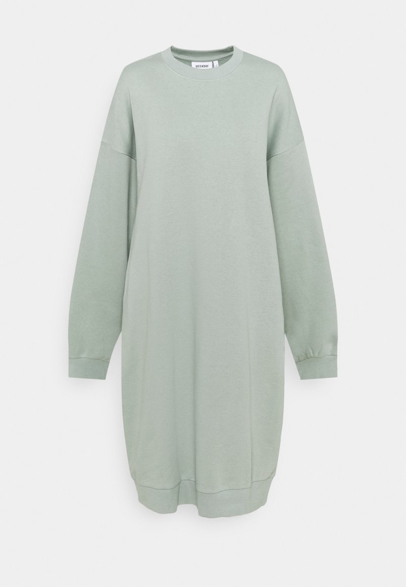 Vaaleanvihreä college-mekko, joka on valmistettu pehmeästä puuvillasta, jossa on pitkät hihat, pyöreä pääntie ja ribattu viimeistely hihansuissa ja helman kohdalla. Yksinkertainen, rento malli.