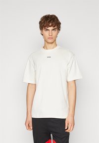 HUGO DAPOLINO - Jednoduché tričko - open white