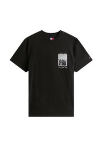 Camiseta de algodón negra de manga corta, con un gráfico cuadrado de un horizonte urbano y el texto "New York City" en la zona del bolsillo del pecho.