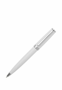 Balts pildspalva ar elegantu, cilindrisku korpusu, sudraba akcentiem un spīdīgu metāla klipu. Gluda, spīdīga virsma ar asu galu.