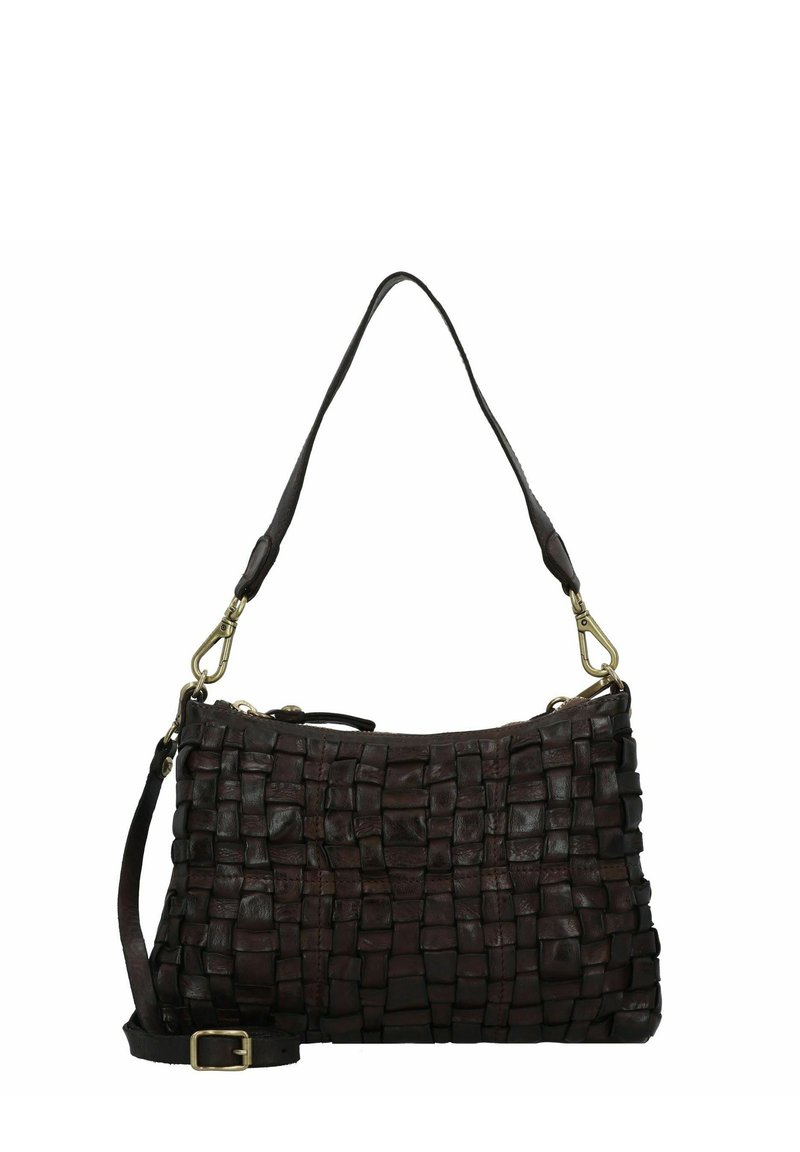 Borsa in pelle intrecciata di colore marrone scuro con superficie texture, tracolla regolabile e dettagli in metallo dorato.