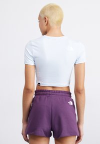 The North Face W ESSENTIAL CROPPED SLIM SHORT SLEEVE TE - Trükipildiga T-särk - barely blue
