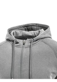Felpa grigia con zip, dotata di cappuccio strutturato, stringhe e cuciture delle spalle rinforzate. Tessuto morbido e testurizzato con chiusura a zip liscia.