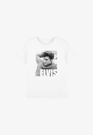 Weißes T-Shirt mit einem schwarz-weißen Foto eines Mannes, der sich mit verschränkten Armen hinter dem Kopf zurücklehnt, und dem Schriftzug "ELVIS" in fetten Buchstaben darunter.