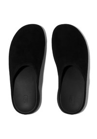 Zwarte suède instapschoenen met een glad leren binnenkant. Ronde randen en een minimalistisch ontwerp, zonder zichtbare hardware of accenten.