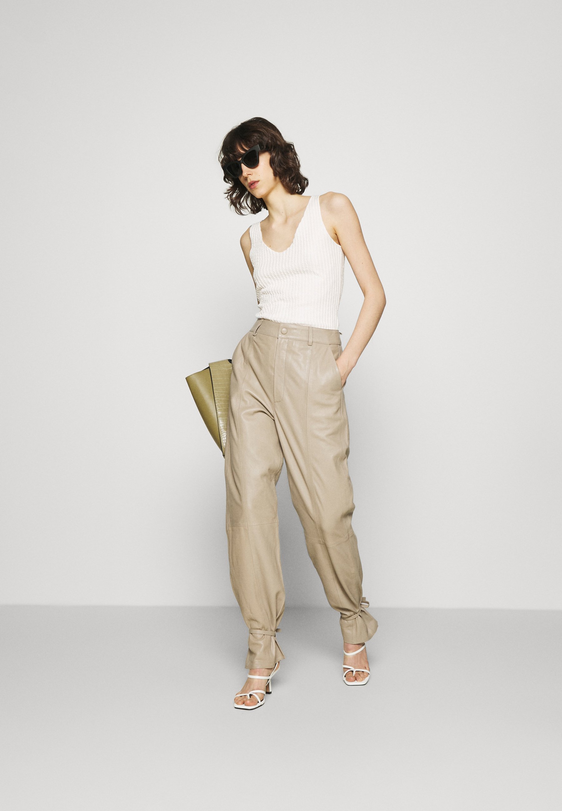 Gestuz NIO - Pantaloni di pelle - pure cashmere/beige - Zalando.it