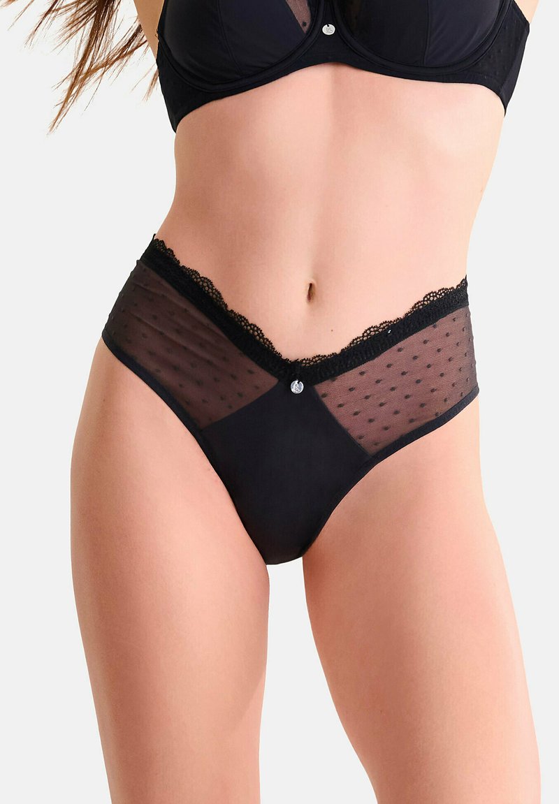 Culotte noire avec un design en maille transparente à pois, des bordures en dentelle et un petit détail décoratif à l'avant. Tissu lisse et coupe ajustée.