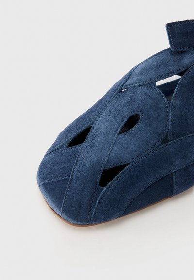 Emporio Armani Σανδάλια - blue