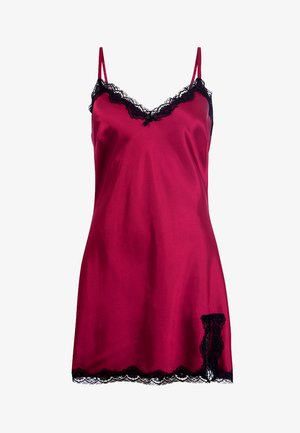 Czerwona satynowa nocna sukienka na cienkich ramiączkach, z czarnymi koronkowymi akcentami wzdłuż dekoltu i dolnej krawędzi. Gładka tekstura i długość do kolan.