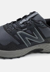New Balance 410 V8 - Běžecké boty do terénu - phantom
