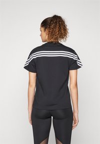 adidas Sportswear FUTURE ICONS THREE STRIPES - Apdrukāts T-krekls - black