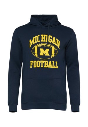 Sweat à capuche bleu marine avec le texte jaune "Michigan Football" et un graphisme de ballon de football comportant un logo "M" en bloc sur la poitrine.