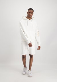 Alpha Industries Šortky - organic white