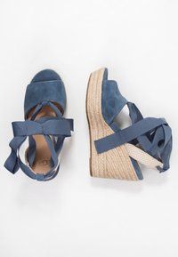 UGG Sandály na vysokém podpatku - blue-grey