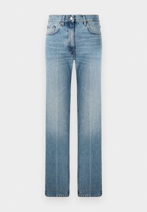 Jeans de perna reta azul claro feitos de denim, com desbotamento sutil, design clássico de cinco bolsos e fecho de botão de metal na cintura.