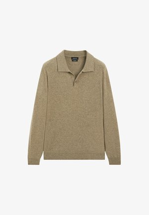 Beżowa polo z długim rękawem, wykonana z miękkiej dzianiny. Posiada klasyczny kołnierzyk oraz zapięcie na trzy guziki, a także ribbowe mankiety i dół.