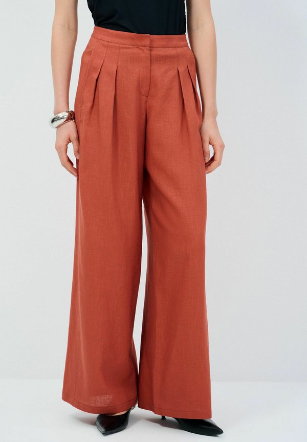 WIDE  - Stoffhose - cinnamon