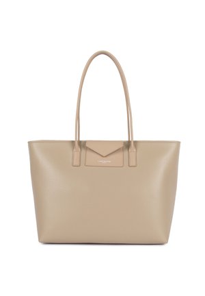 Grote beige leren tote bag met lange hengsels en een voorvak in de vorm van een envelop met kleine witte logotext.