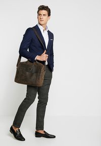 Strellson HUNTER - Aktovka - dark brown