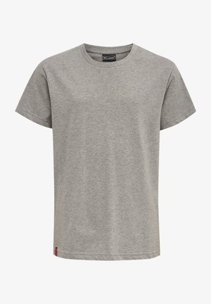 Grå kortærmet t-shirt lavet af blødt bomuldsblendstof. Har en rund halsudskæring og et lille rødt logo-tag på den nederste side.