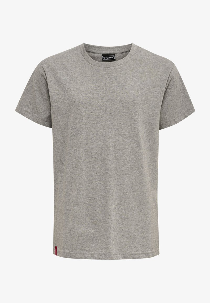 Szara koszulka z krótkim rękawem, wykonana z miękkiej, bawełnianej dzianiny. Posiada okrągły dekolt oraz małą czerwoną metkę logo na dolnej stronie.