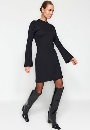 Trendyol Freizeitkleid - black