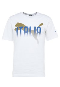 Camiseta de algodón blanca con un diseño gráfico en azul y dorado que incluye el texto "ITALIA" y un diseño de puma saltando en el centro.