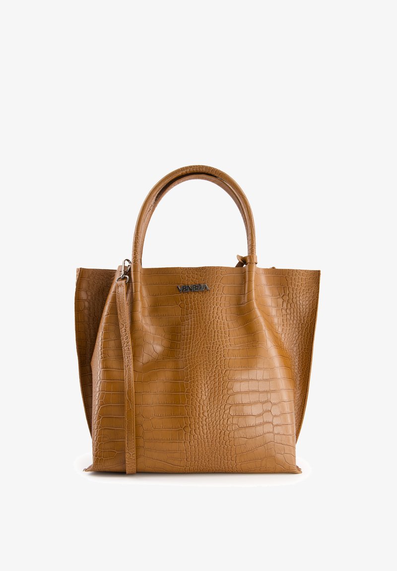 Sac à main en cuir embossé crocodile couleur tan avec double poignées et une bandoulière amovible. Présente un logo métallique "Venezia" à l'avant.